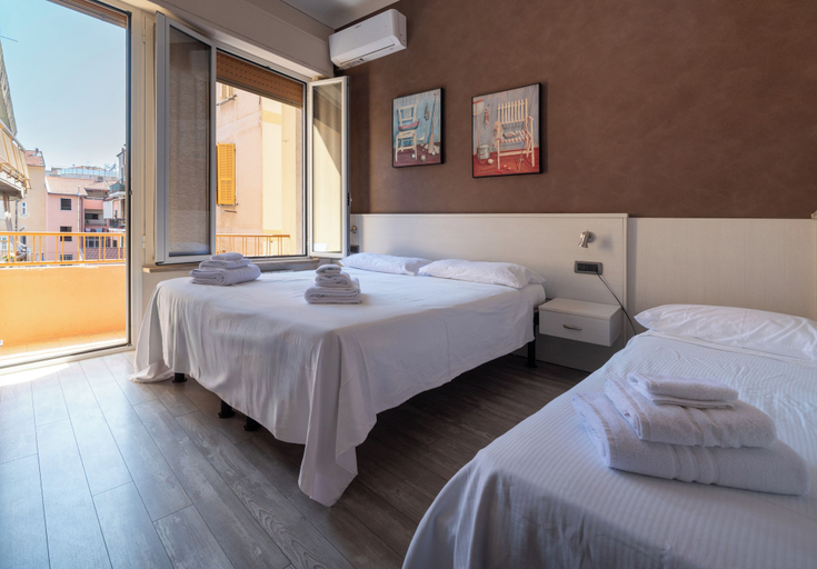Bedroom 3, Hotel Posta, Imperia