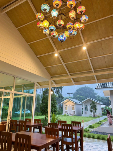 Outdoor dining, Hills & Hush Khao Sok Eco Resort, Phanom