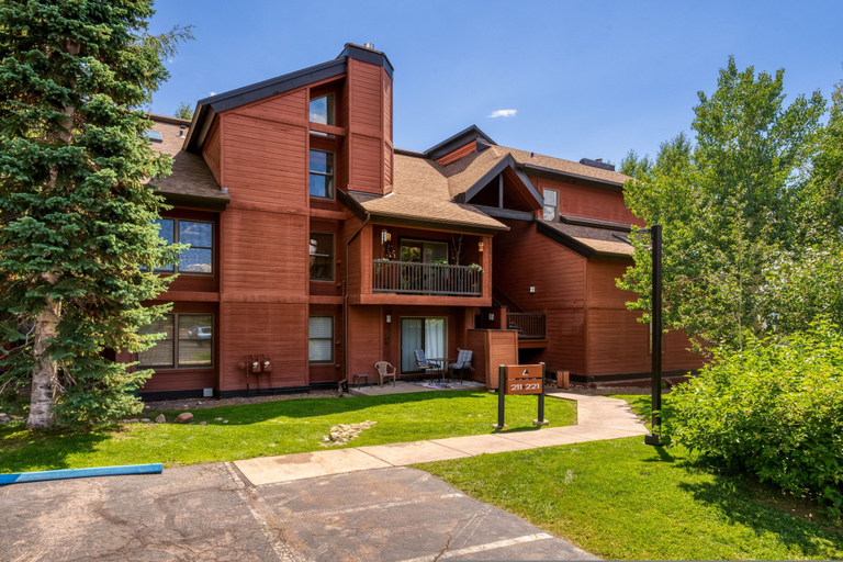 Room 4, Hot Tubs and Pool -looping Shuttle- Cozy Fireplace, Routt