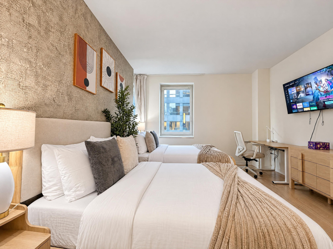 Room 5, Midtown Highrise Condo Near Times Square, New York