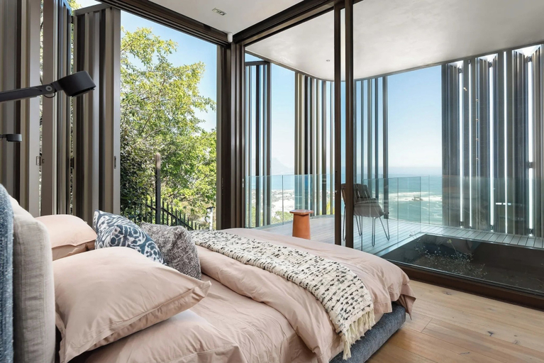 Room 3, Clifton Obsidian by Golden Sands Excape, City of Cape Town