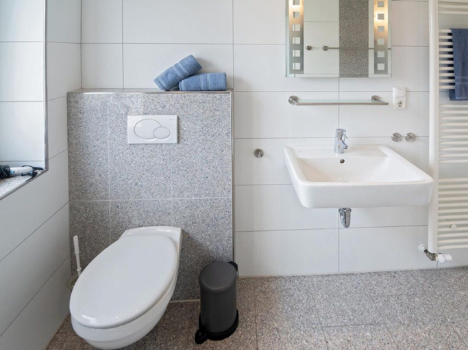 Bathroom 3, Holiday Apartment With 1 Bedroom, Wittmund