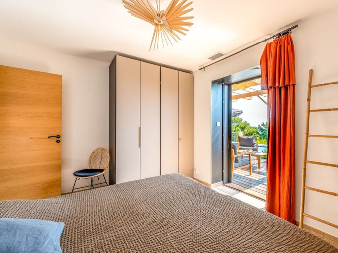 Room 5, Villa in Les Issambres With Swimming Pool, Var