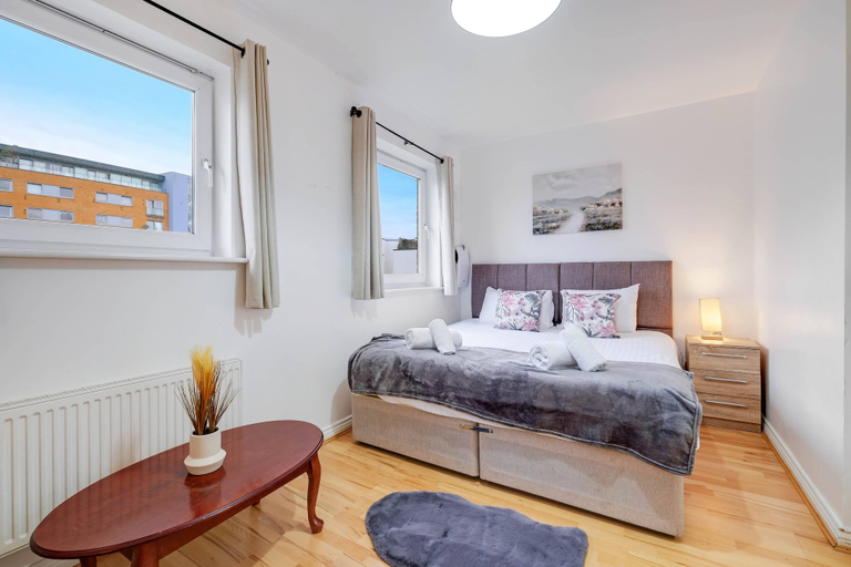 Room 5, 4-Bed House with Garden in Thamesmead, London