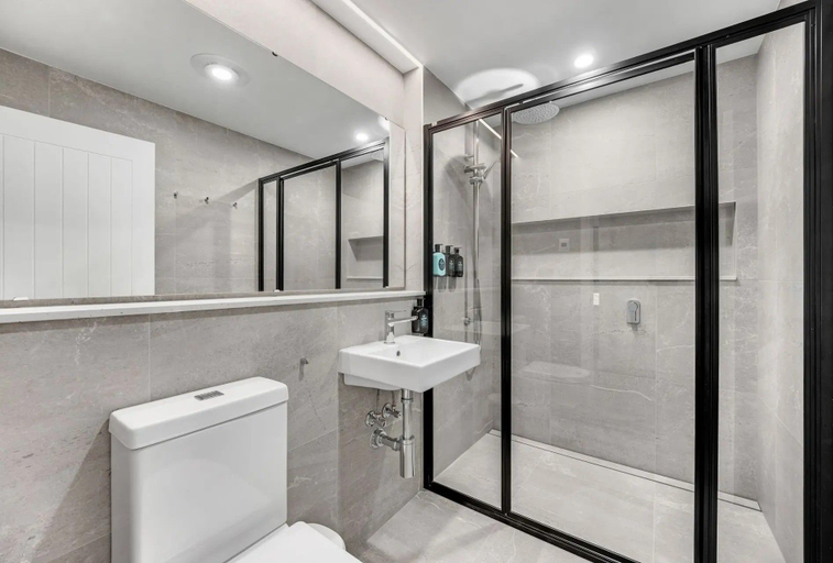 Bathroom 3, Pilgrims Apartments, Canberra