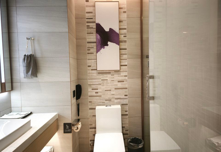 Bathroom 3, Lavande Hotel (Dezhou Qihe Economic Development Zone), Dezhou