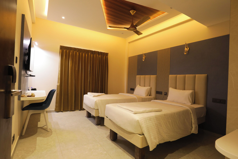 Room 5, Hotel Adhis Park, Thanjavur