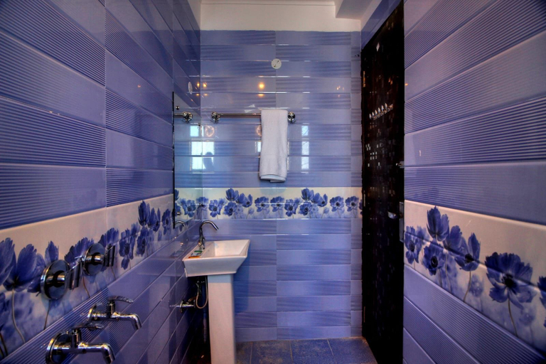 Bathroom 2, HOTEL KAVYA INN, Delhi