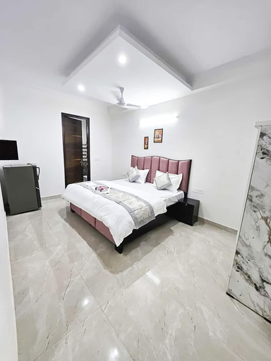 Room 3, Roomshala192 Hotel Aroha Botanical Gardn, Gautam Buddha Nagar