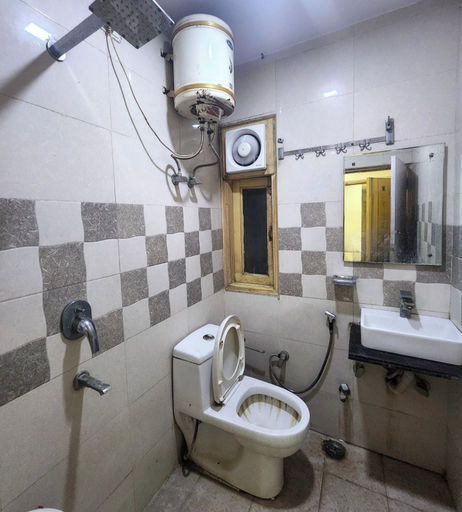 Bathroom 5, Oly Hotel Cottage lord Krishna, Delhi