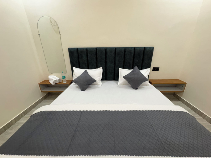 Room 4, The Gita Ashraya Sadan Guest House, Mathura