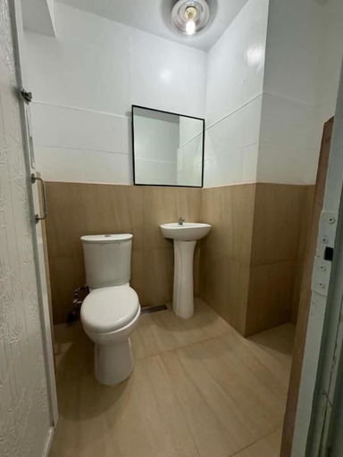 Bathroom 5, We R Inn Hotel, Davao City