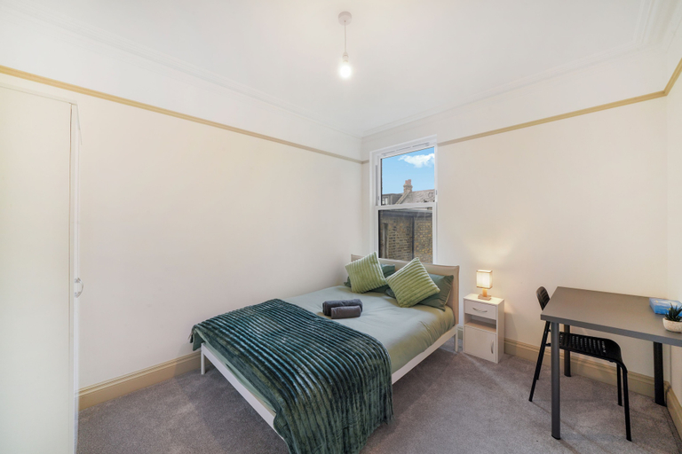Room 4, Willesden Luxe House with Garden, London