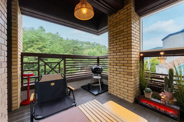 Others 5, Nackta Pension, Pocheon