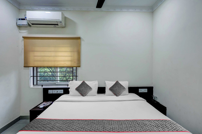 Room 5, Hotel O Thrissur Railway Junction, Thrissur