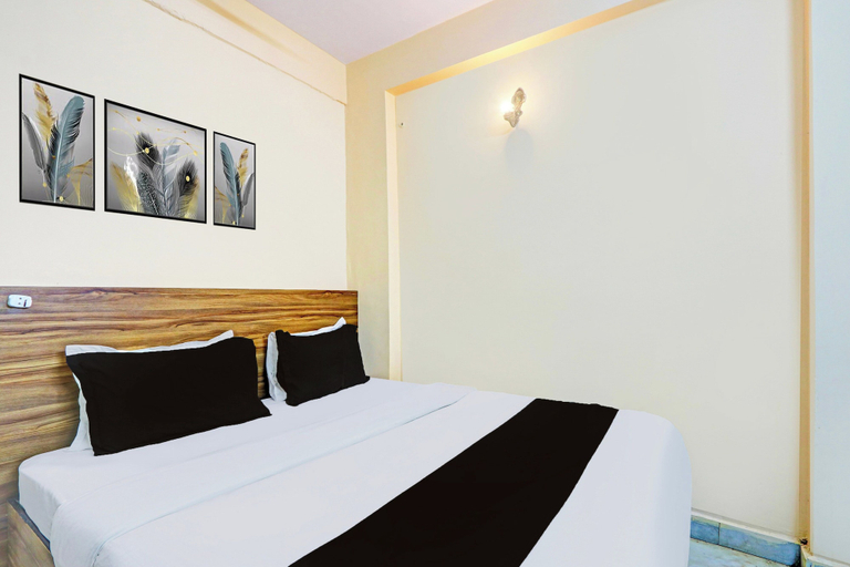 Room 2, Hotel O Karimnagar, Karimnagar