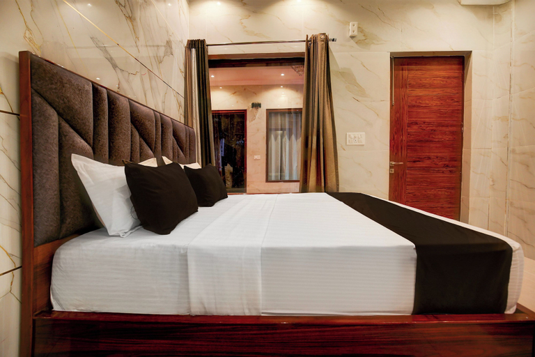 Room 3, Super Townhouse by OYO Chandigarh, Chandigarh