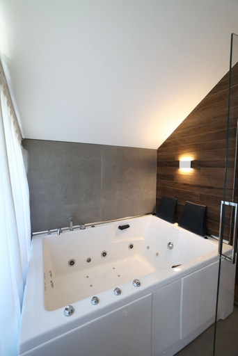 Bathroom 4, Mai Tai Resort, Tirana