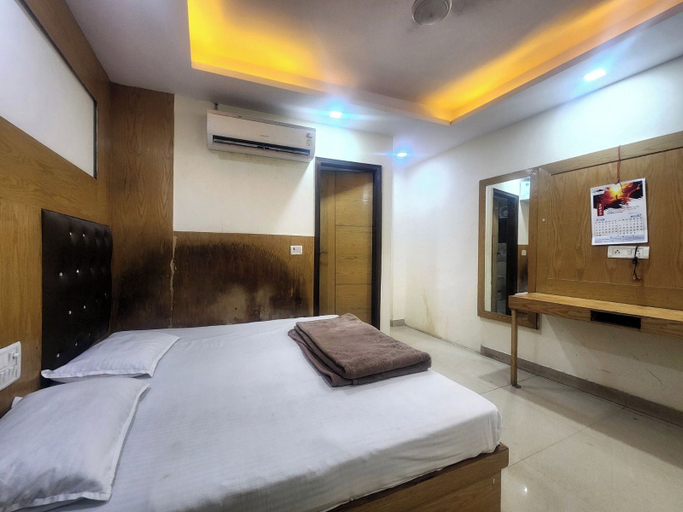 Room 2, Oly Hotel Cottage lord Krishna, Delhi