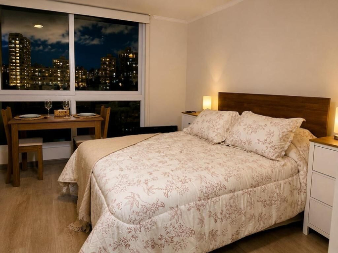 Room 2, Vista Urbana - Metro y Seguridad, Santiago