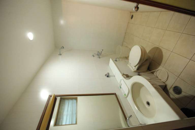 Bathroom 5, Hotel Arasan Sapthagiri, Madurai