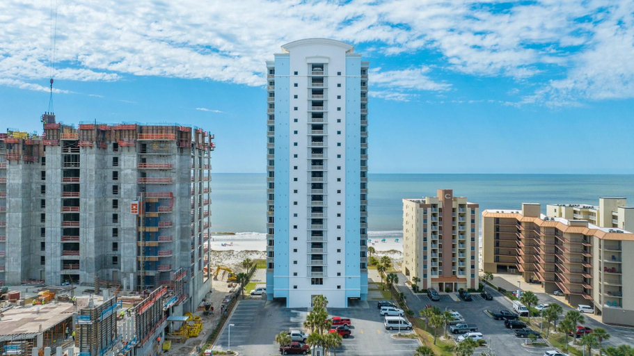 Exterior 4, Colonnades 302, Baldwin