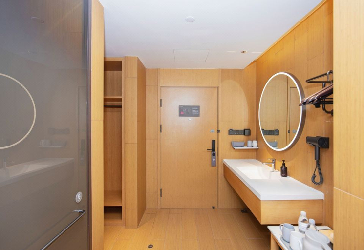 Bathroom 3, Ji Hotel Qingdao Xinduxin Changsha Road, Qingdao