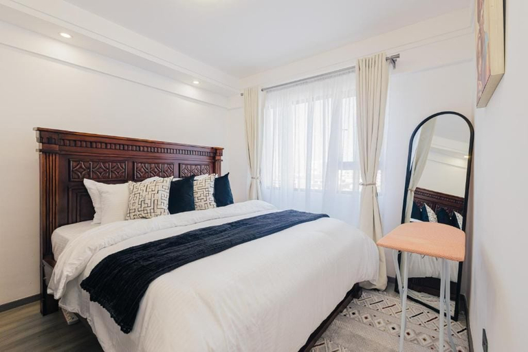 Room 4, Executive Suite 1BR in Kilimani Wifi, Nairobi,views, Kibra