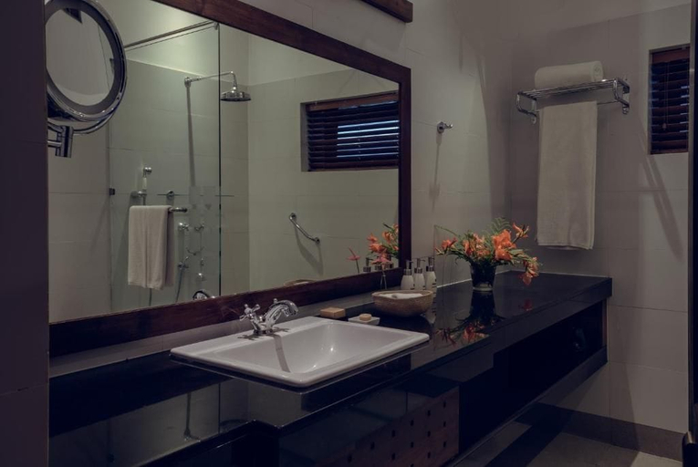 Bathroom 3, Stafford Estate Bungalow, Walapane