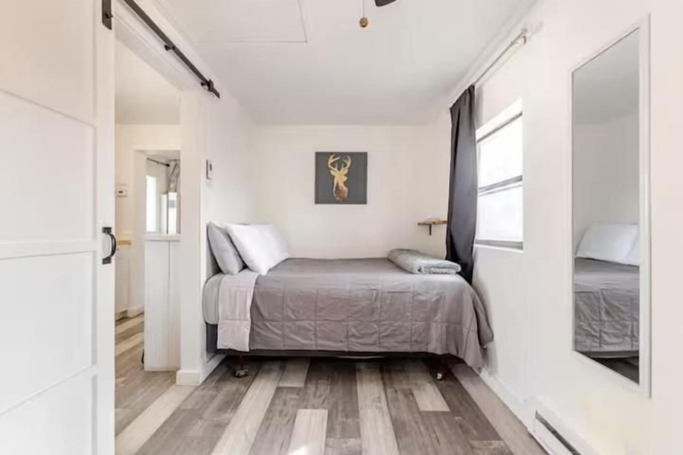 Room 2, Peak Heaven, Coconino