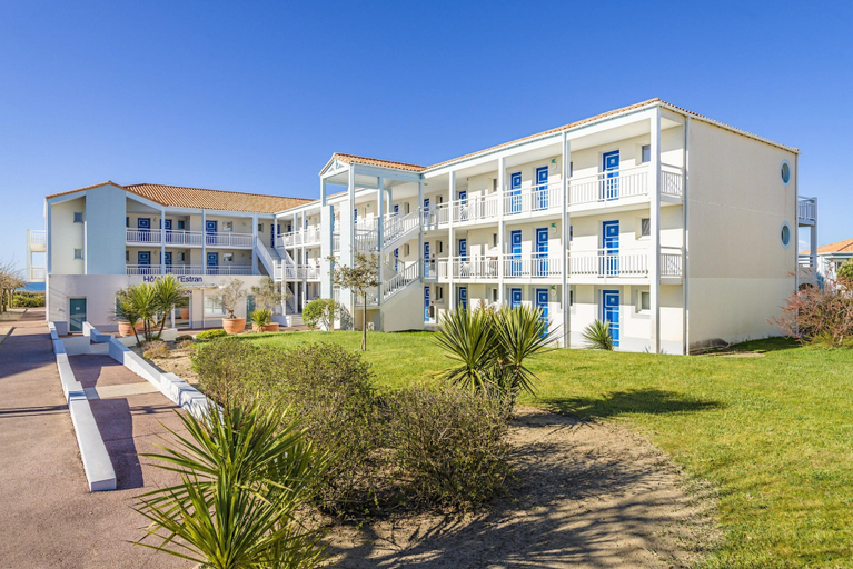 Exterior 2, Oceanfront Suite for Five, Vendée