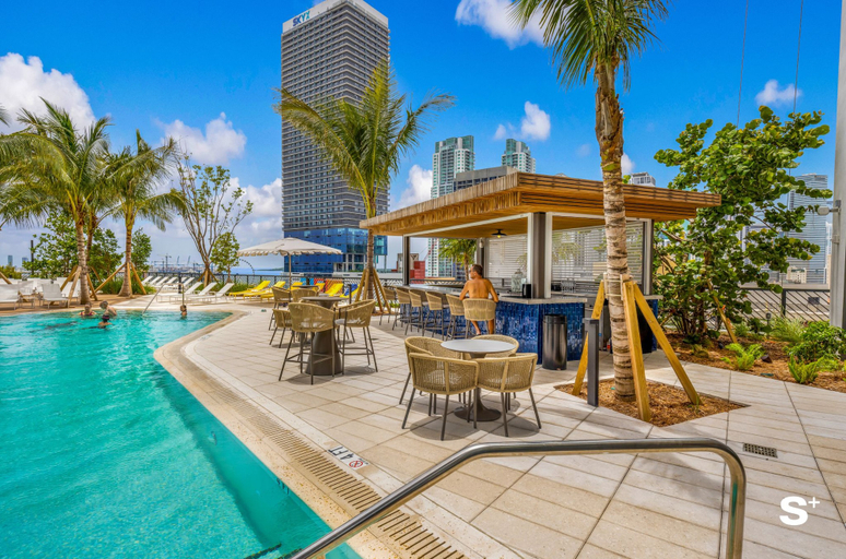 Pool 2, Luxury DTW Studio Retreat - Pool & Gym, Miami-Dade