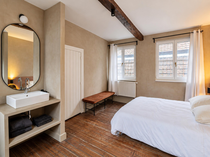 Room 3, Le Sablon Stylish 2 Bedroom Hotel Room, Bruxelles