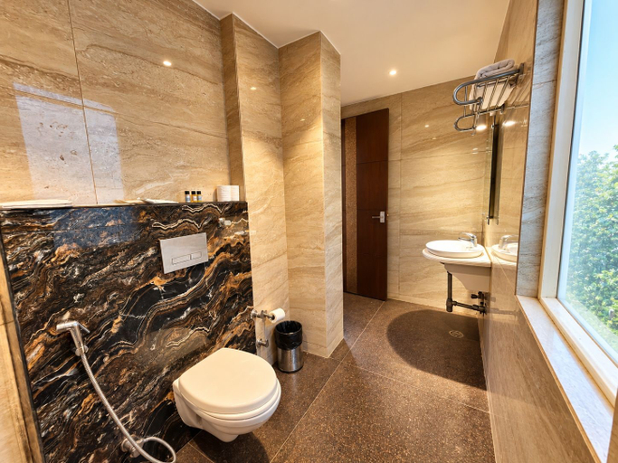 Bathroom 4, Hotel Taj Heights, Agra