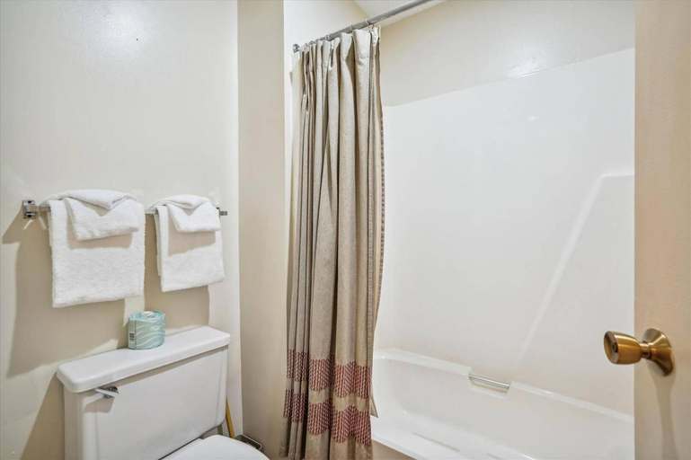 Bathroom 3, Cedarbrook Two bedroom Suite 20708, Windsor