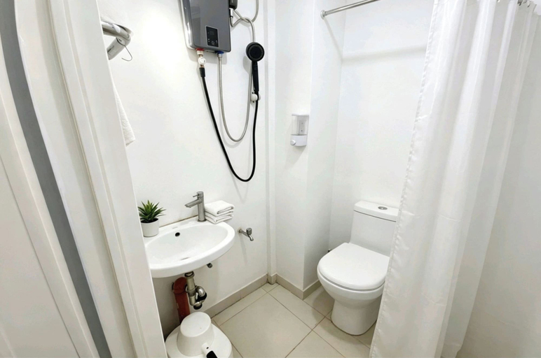 Bathroom 4, Ani Marie Guest House, Coron