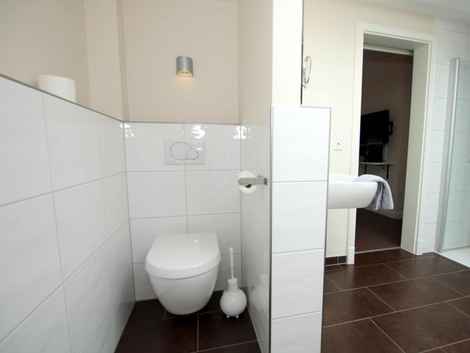 Bathroom 3, Shrimp in Susanne-fischer Weg 33, Nordfriesland