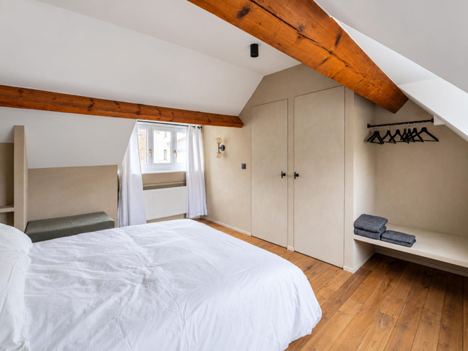 Room 2, Le Sablon Stylish 2 Bedroom Hotel Room, Bruxelles
