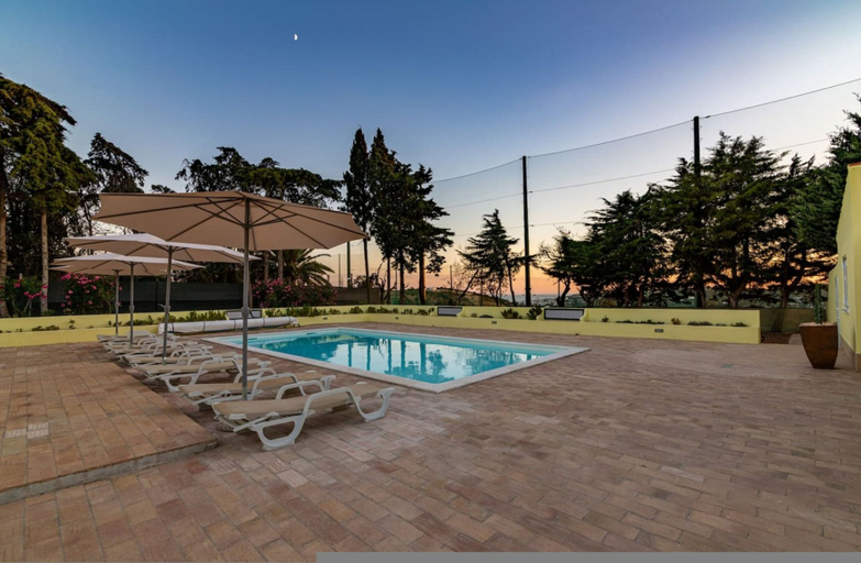 Room 2, Villa Dean Private Pool Family Golf Escape, Lagos
