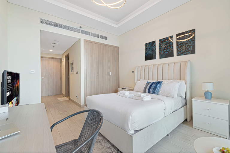 Room 2, Azizi Signature Studio Al Jaddaf, Dubai