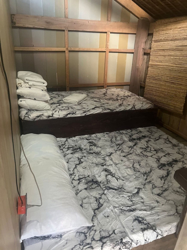 Room 4, Zen Marie Tanay, Tanay