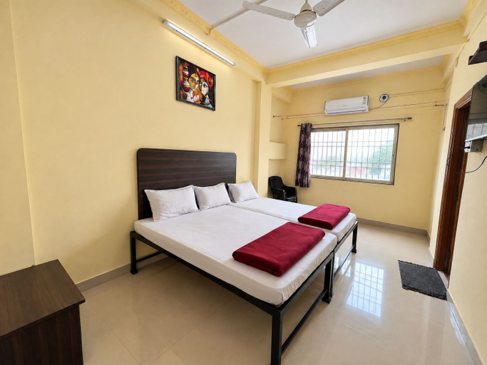 Room 4, Shree Gajanan Lodge, Aurangabad