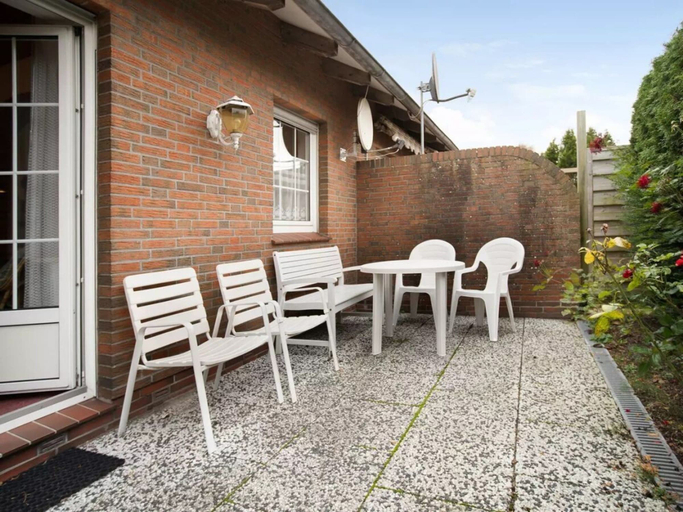 Outdoor dining 3, Holiday Bungalow Nessmersiel, Aurich