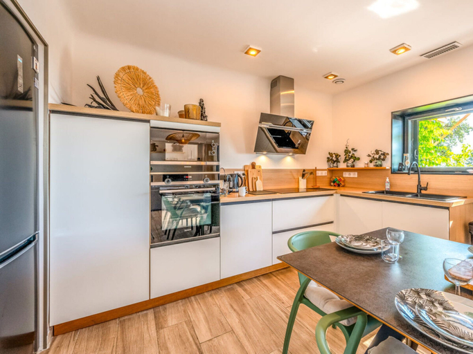Private kitchen 4, Villa in Les Issambres With Swimming Pool, Var