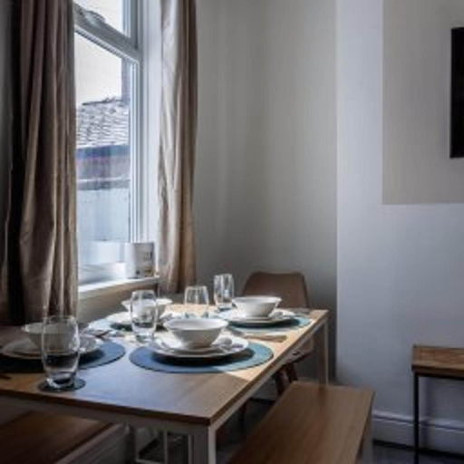 Dining 3, Darlington - House - Central Location - Sleeps 6, Darlington