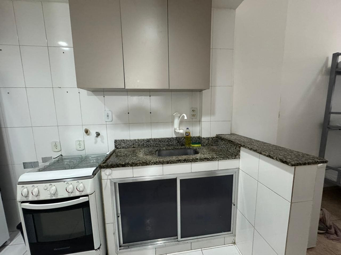 Shared kitchen facilities 4, Quarto de Hóspedes a 3 min da praia, Rio de Janeiro