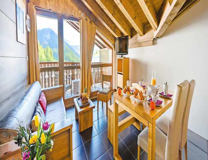 Dining 3, Alpine Apartment Haven for Four, Hautes-Pyrénées