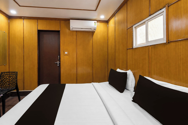 Room 4, Hotel O Lakdi Ka Pul, Hyderabad