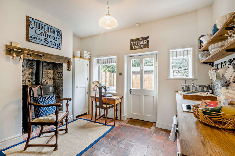 Room 2, Host Stay Silk Weaver s Cottage, Norfolk