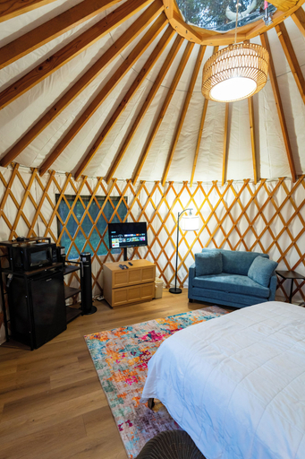 Room 4, New Leaf Greenhouse, Washington